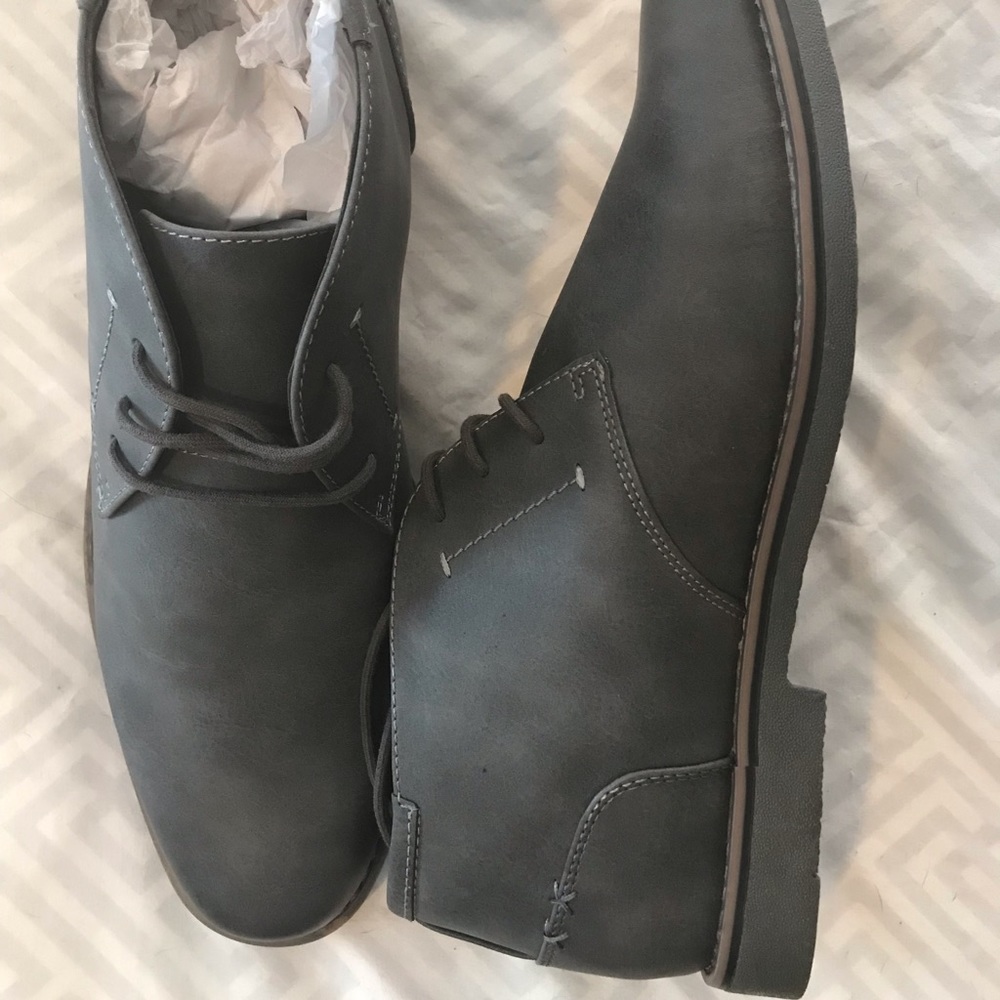 Men’s gray chukka dress shoes size 11
